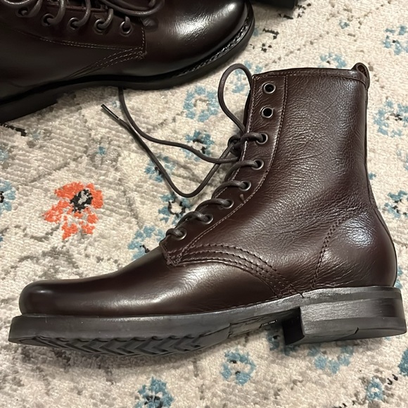 NWT Frye Veronica Combat Dark Brown Boots Size 7 - Picture 10 of 17